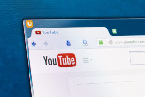 YouTubeマーケティングとは?やり方や企業の活用事例・投稿頻度を解説