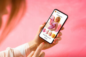 インスタのオンライン中とは?非表示・消す方法と開いてるのがバレるのか調査!