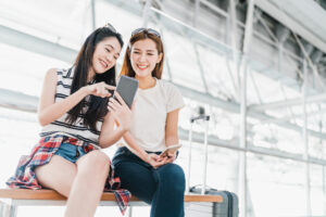 他人のストーリーを自分のストーリーに載せる方法は?投稿へ飛ぶ方法・通知が行くかも調査!