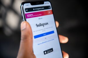 インスタグラムマーケティングとは?戦略的な運用方法や集成功事例と注意点