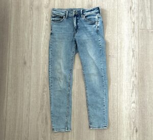 骨格ストレートにはどんなデニムが似合う？ 骨ストさん向けおすすめデニムも紹介します