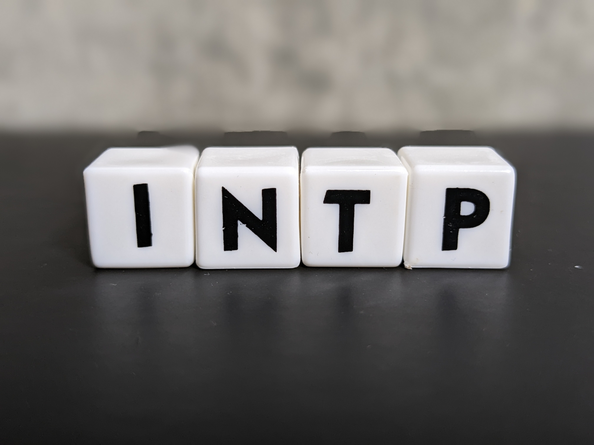 【MBTI診断】INTP（論理学者）タイプの特徴と性格分析は？その理解と活用法を徹底解説します