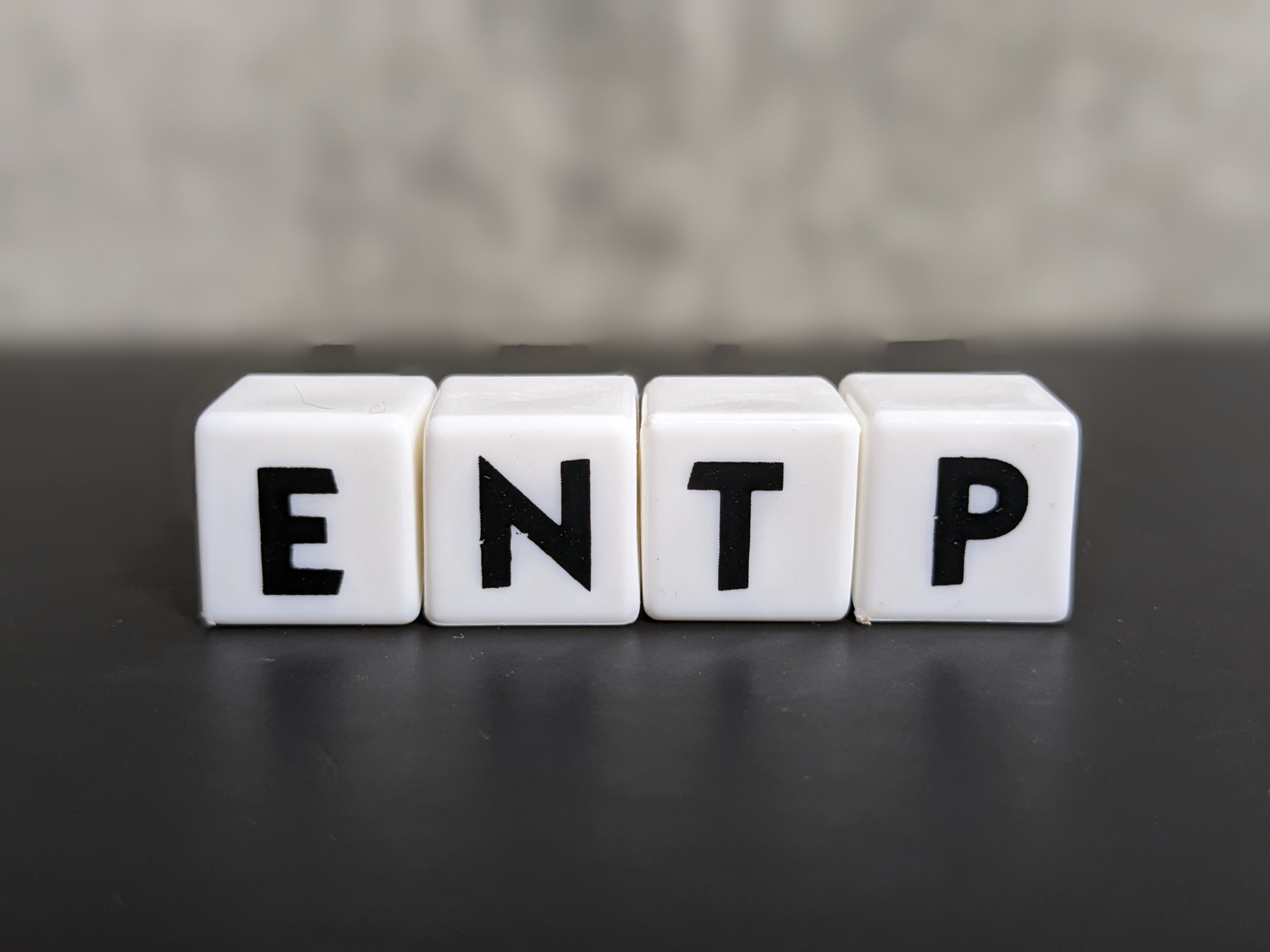 【MBTI診断】ENTP（討論者）タイプの特徴と性格分析は？創造的で理論的なディスカッションの達人の紹介