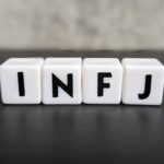 【MBTI診断】INFJ（提唱者）の特徴とは？深層心理と仕事、対人関係での適性を徹底解説