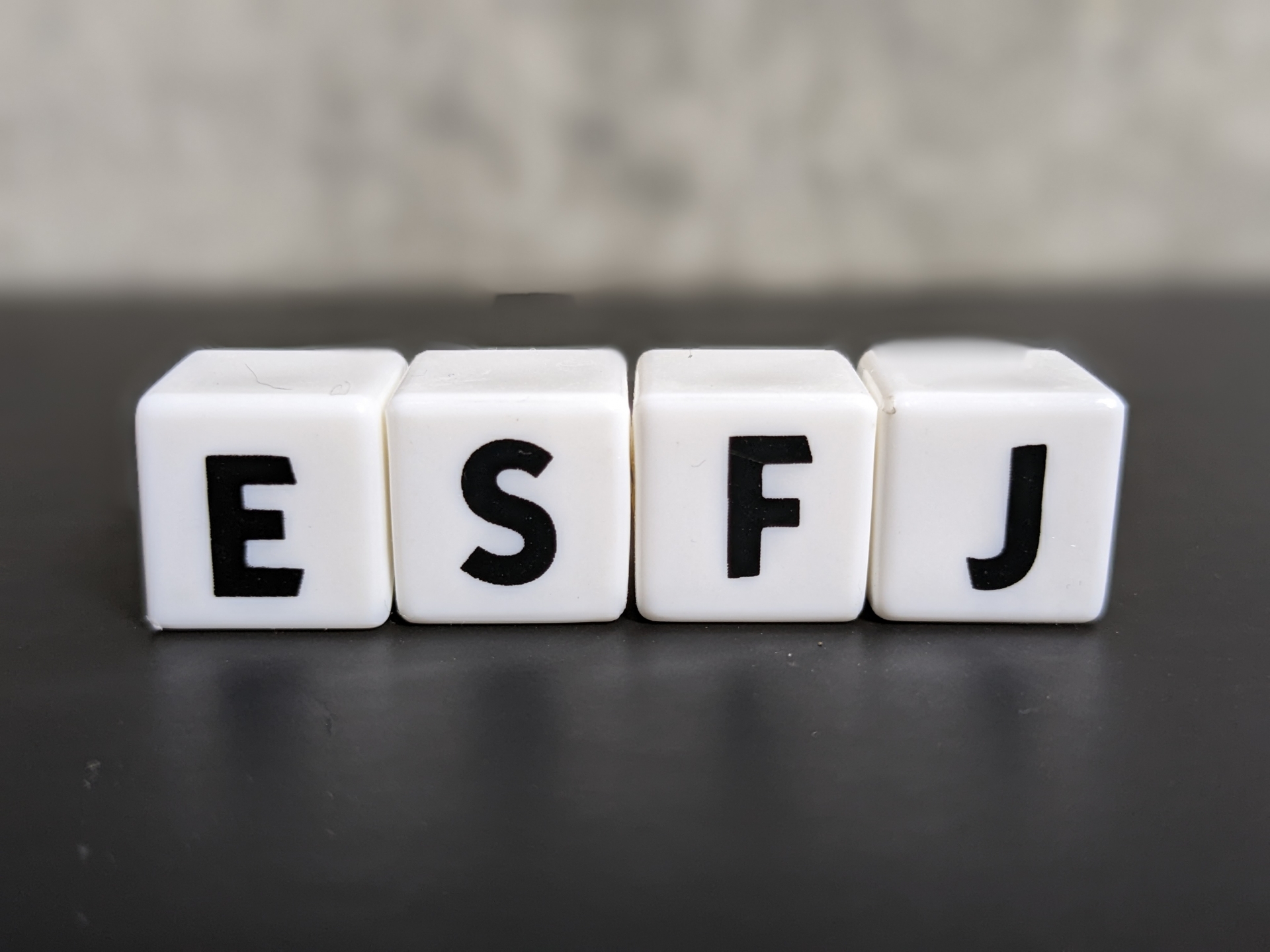 【MBTI診断】ESFJ（領事）とは？性格、特徴、強みと弱みを徹底解説