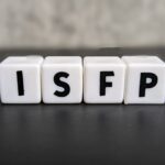 【MBTI診断】ISFP（冒険家）の特徴とは？深層分析と仕事・対人関係の適性を徹底解説