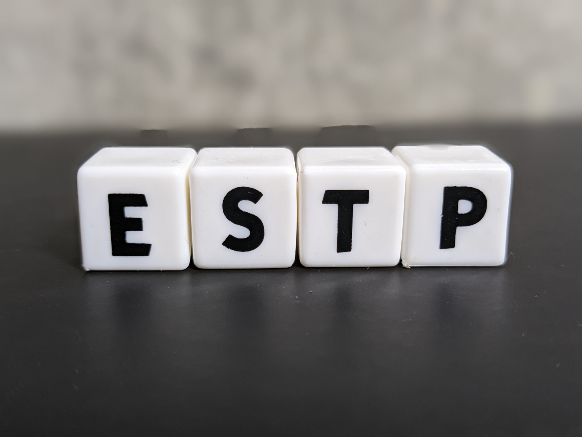 【MBTI診断】ESTP（冒険家）とは？ 性格、特徴、強み・弱み、そしておすすめの職業をご紹介