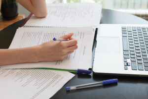 青ペンは暗記に有効？ 青ペンを使った勉強法を解説