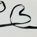 【インスタ・LINE】黒ハートの絵文字🖤の意味は恋愛感情？日本と海外での違いについても紹介します