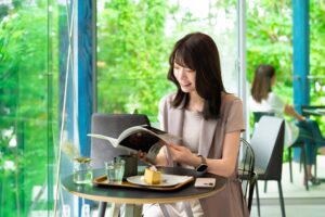 「のんびり過ごす」の英語スラングは？のんびりまったりなどのフレーズも紹介します